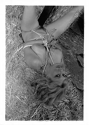 Adult 1990s B&W Photo 5x7 Bondage Greta Carlson BUSTY MILF Bound on Hay 133MZ