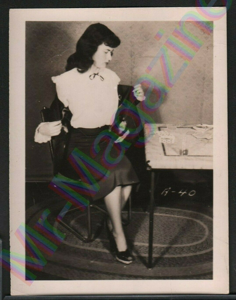 Vintage B&W Risque Pinup 3.5" x 4.5" Sexy Brunette Cheesecake AZ71