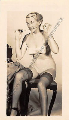 Adult B&W Photo 1940s/50s 2.5x4 Beautiful Blonde Seductively Undressing 290MH
