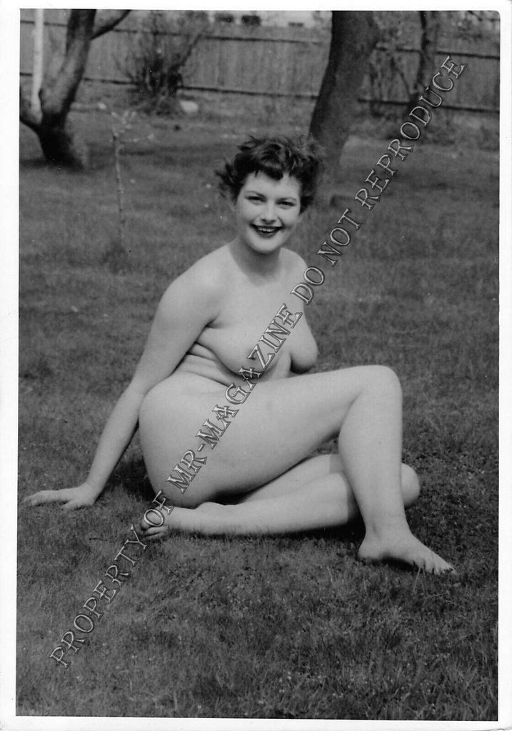 Adult Vintage 1950s B&W Photo 4x6 Busty Brunette Nude Outdoors Hairy Erotic 33FE
