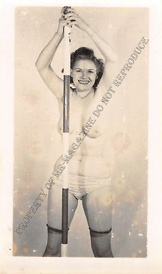 Adult B&W Photo 1940s/50s 2.5x4 Beautiful Brunette Posing Topless Pin Up 116MG