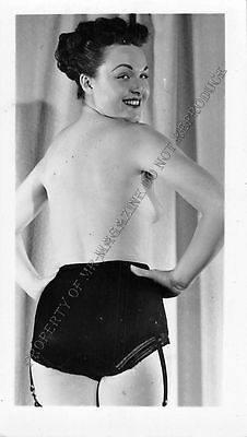 Adult B&W Photo 1940s/50s 2.5x4 Beautiful Brunette Posing Topless Pin Up 123MG