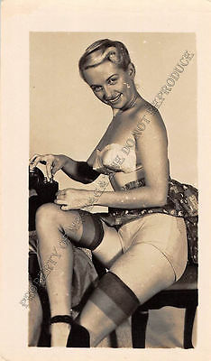 Adult B&W Photo 1940s/50s 2.5x4 Beautiful Blonde Seductively Undressing 291MH