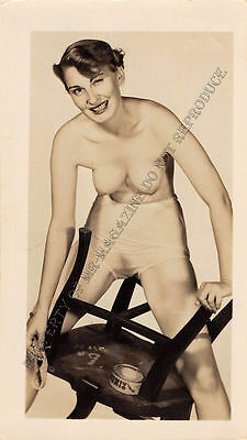 Adult B&W Photo 1940s/50s 2.5x4 Beautiful Brunette Posing Topless Pin Up 32MG