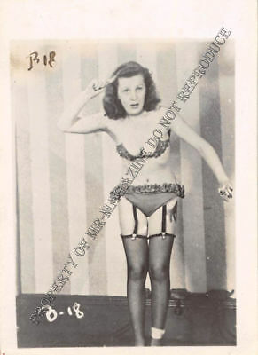 Adult Vintage B&W Photo 2.5x3 Beautiful Brunette Pinup Posing Seductive 44HU