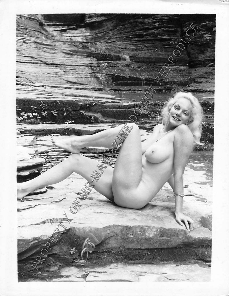 Adult Vintage 1950s B&W Photo 4x5 Busty Blonde Nude Showing Huge Tits 226FE