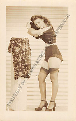 Adult B&W Photo 1940s/50s 2.5x4 Beautiful Brunette Undressing Vintage 116MF