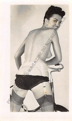 Adult B&W Photo 1940s/50s 2.5x4 Beautiful Brunette Seductively Undressing 108MH