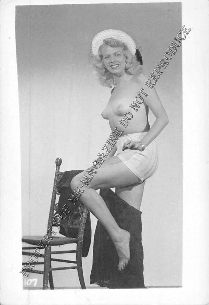 Adult B&W Photo Vintage 2.5x4" Sexy HOT Blonde Nude Outdoors Seductive 105FS