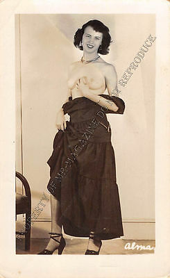 Adult B&W Photo 1940s/50s 2.5x4 Beautiful Brunette Posing Topless Pin Up 83MG