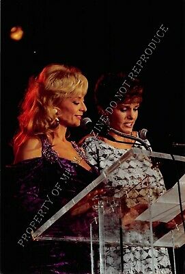 Nina Hartley Candid Original 4x6 Color Photo Giving Speech at AVN Awards 197ig