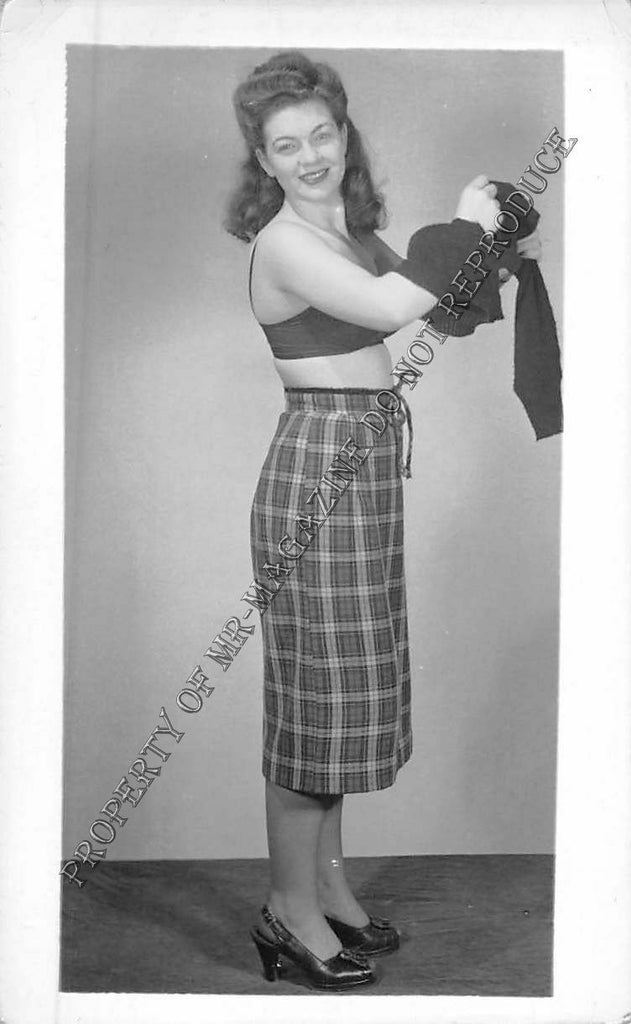 Adult B&W Photo Vintage 2.5x4" Sexy Brunette Nude Stripping Seductive HOT 40FS