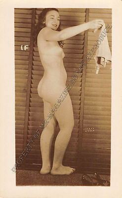 Adult B&W Photo 1940s/50s 2.5x4 Beautiful Brunette Posing Nude Pin Up 181MG