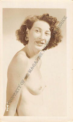Adult B&W Photo 1940s/50s 2.5x4" Beautiful Brunette Posing Nude Seductively 52MF