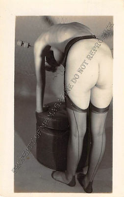 Adult B&W Photo 1940s/50s 2.5x4 Beautiful Brunette Posing Nude Pin Up 153MG
