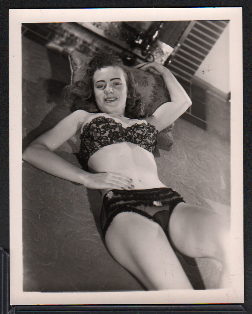 Vintage 1950s Pinup B&W Risque Photo 4"x5" Sexy Woman Posing Cheesecake AC22