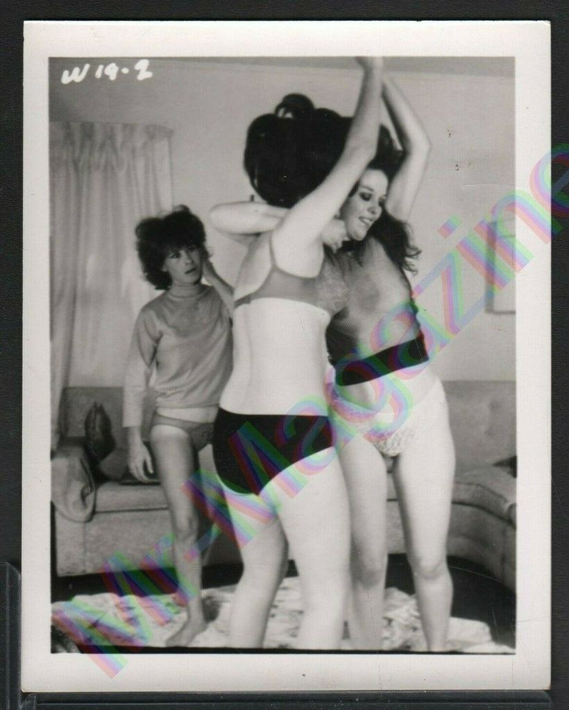 Vintage B&W Risque Pinup 4"x5" Two Sexy Brunettes Classic Cheesecake AR51