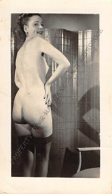 Adult B&W Photo 1940s/50s 2.5x4 Beautiful Brunette Posing Nude Pin Up 140MG