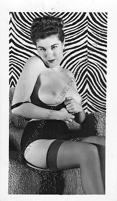 Adult B&W Photo 1940s/50s 2.5x4 Beautiful Brunette Posing Topless Pin Up 107MG