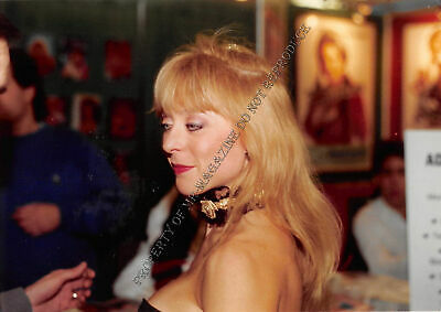 Nina Hartley Candid Original 3.5x5 Photo 1990s Sexy Outfit at a Convention 19ih