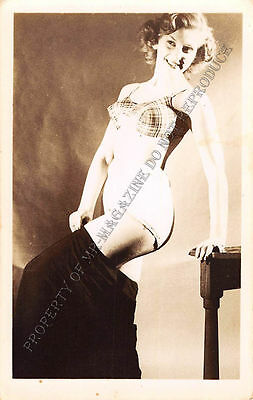 Adult B&W Photo 1940s/50s 2.5x4 Beautiful Brunette Seductively Undressing 44MH