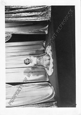 Adult Vintage B&W Photo 2.5x3 Beautiful Brunette Pinup Posing Seductive 47HU