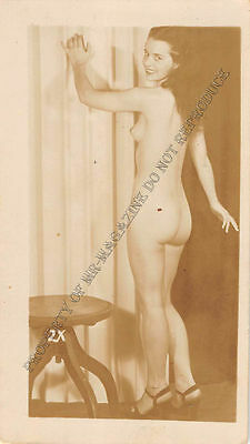 Adult B&W Photo 1940s/50s 2.5x4" Beautiful Brunette Posing Nude Seductively 62MF