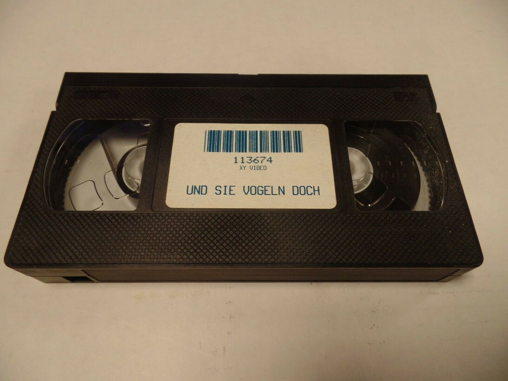 Und Sie Vogeln Doch Adult VHS 051719AMP2
