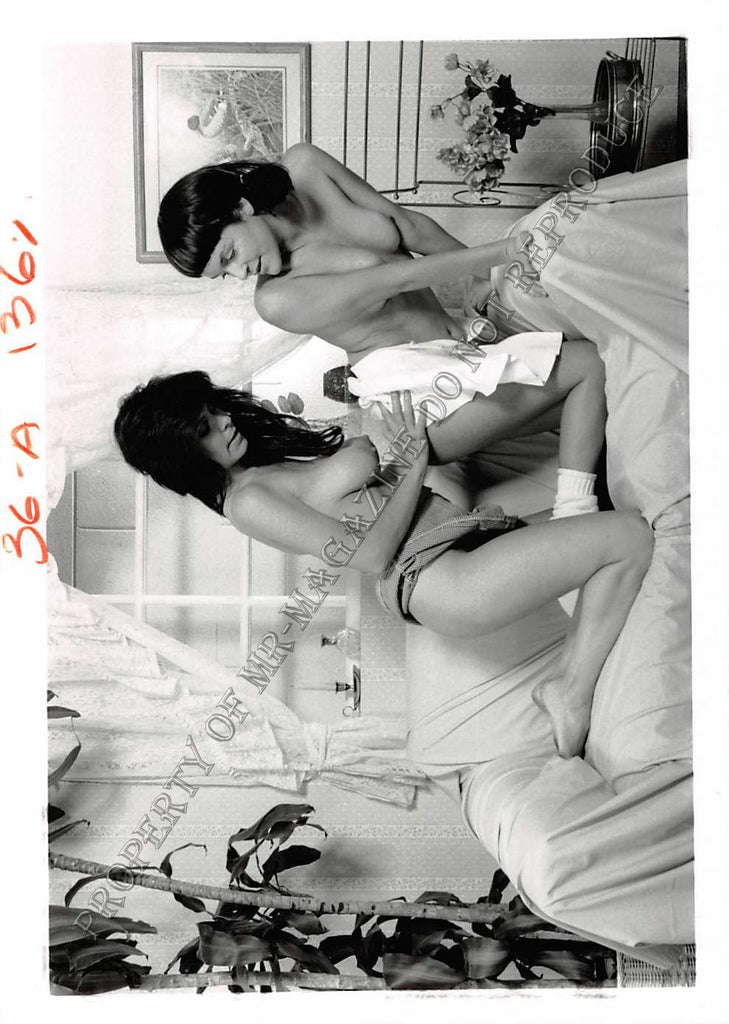 Adult Photo 1990s B&W 5x7 Lesbians Ashley Renee & Brunette Licking Ass 149GG