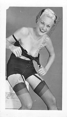 Adult B&W Photo 1940s/50s 2.5x4 Beautiful Blonde Seductively Undressing 104MH