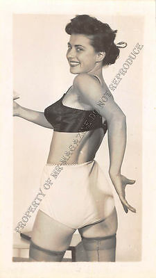 Adult B&W Photo 1940s/50s 2.5x4 Beautiful Brunette Seductively Undressing 117MH