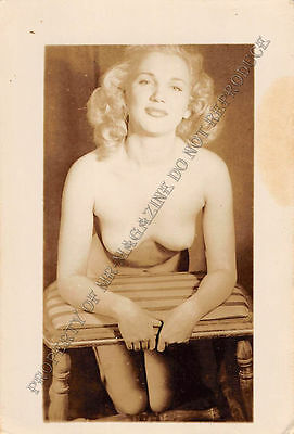 Adult B&W Photo 1940s/50s 2.5x4 Beautiful Blonde Nude Posing Seductively 231MH