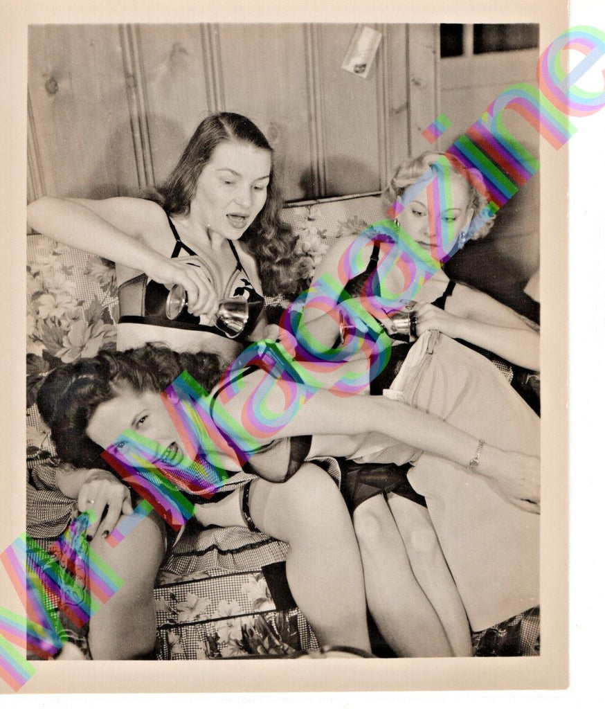 Vintage B&W Risque Pinup 4" x 5" Sexy Blonde and Brunettes Cheesecake BL78