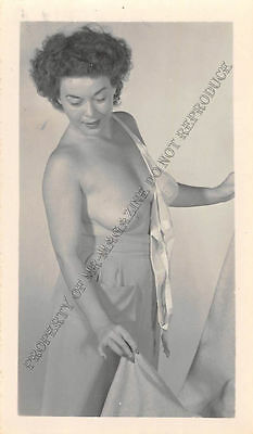 Adult B&W Photo 1940s/50s 2.5x4 Beautiful Brunette Seductively Undressing 103MH