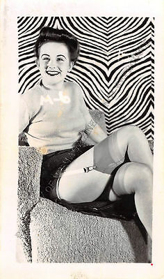 Adult B&W Photo 1940s/50s 2.5x4 Beautiful Brunette Clothed Seductive Pose 272MG
