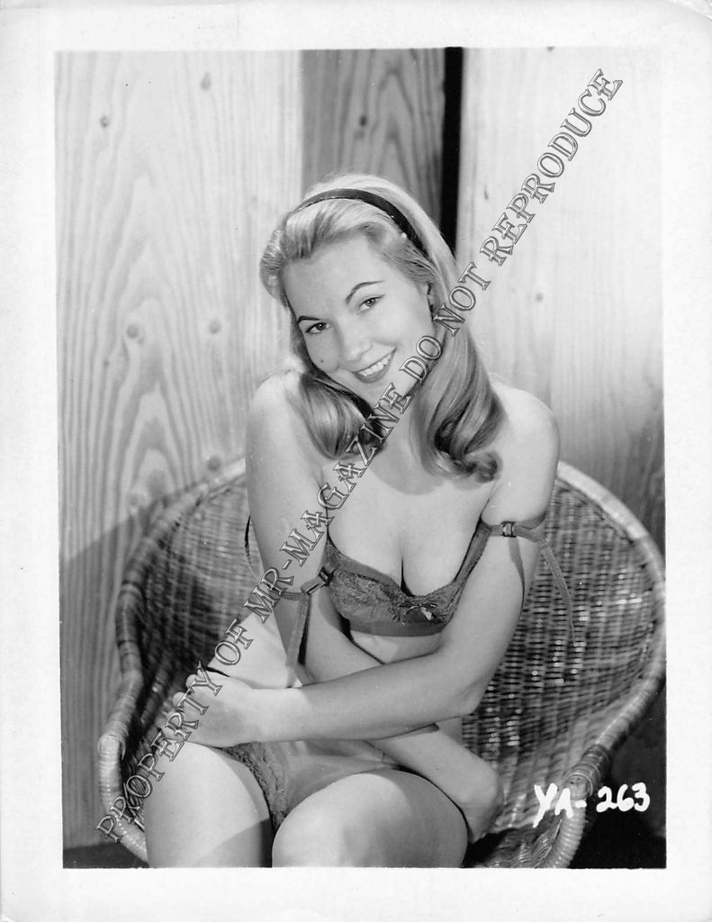 Adult Vintage 1950s B&W Photo 4x5 Beautiful Blonde in Lingerie Undressing 28FF