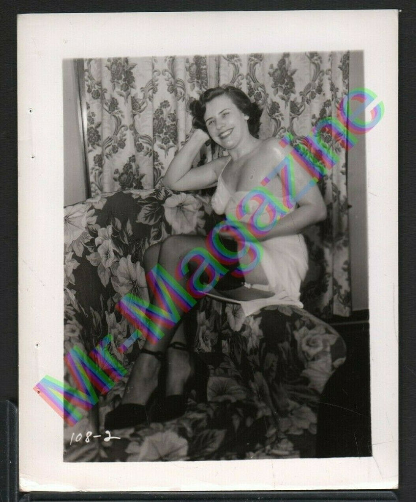 Vintage B&W Risque Pinup 4"x5" Sexy Brunette Beautiful Cheesecake AN96
