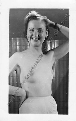 Adult B&W Photo 1940s/50s 2.5x4 Beautiful Brunette Posing Topless Pin Up 60MG