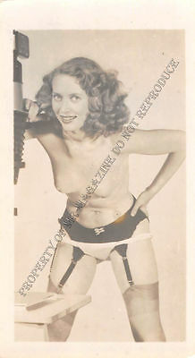 Adult B&W Photo 1940s/50s 2.5x4 Beautiful Brunette Posing Topless Pin Up 50MG