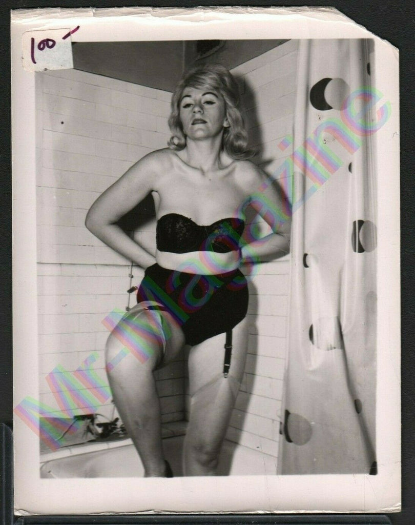 Vintage B&W Risque Pinup Photo 4"x5" Sexy Beautiful Blonde Cheesecake AM5