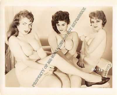 Adult Vintage B&W Photo 4x5 Beautiful Group of Lesbians Posing Nude Sexy 17HP