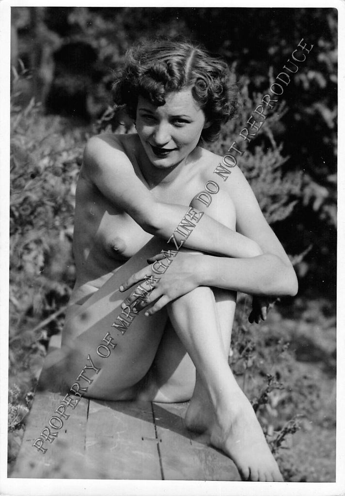 Adult Vintage 1950s B&W Photo 4x6 Sexy Brunette Nude Outdoors Hairy Erotic 39FE