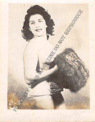 Adult Vintage B&W Photo 2.5x3 Beautiful Brunette Pinup Posing Seductive 35HU