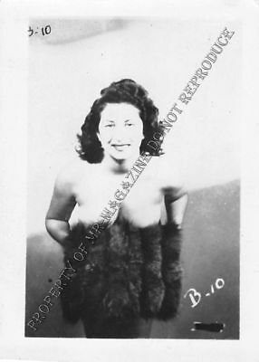Adult Vintage B&W Photo 2.5x3 Beautiful Brunette Pinup Posing Seductive 34HU