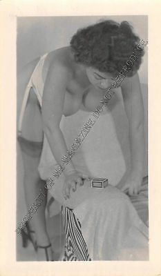 Adult B&W Photo 1940s/50s 2.5x4 Beautiful Brunette Posing Topless Pin Up 112MG