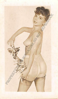 Adult B&W Photo 1940s/50s 2.5x4 Beautiful Brunette Posing Topless Pin Up 125MG