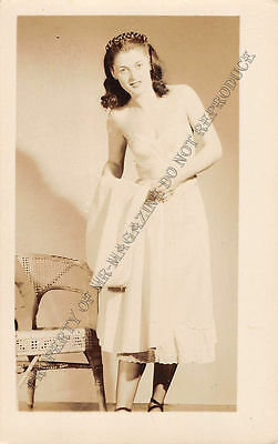 Adult B&W Photo 1940s/50s 2.5x4 Beautiful Brunette Seductively Undressing 18MH