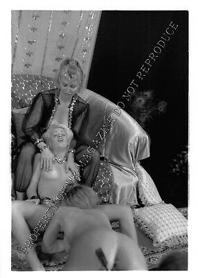 Adult Vintage B&W Photo 5x7 HOM Bondage Sexy Lesbians Bound & Dominated 196HZ
