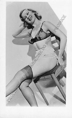 Adult B&W Photo 1940s/50s 2.5x4 Beautiful Blonde Seductively Undressing 299MH