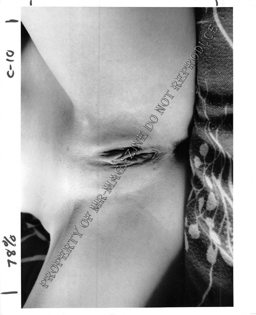 Adult B&W Photo 8X10 Close Up Fingering Tight Little Pussy Wet Masturbation 25FR